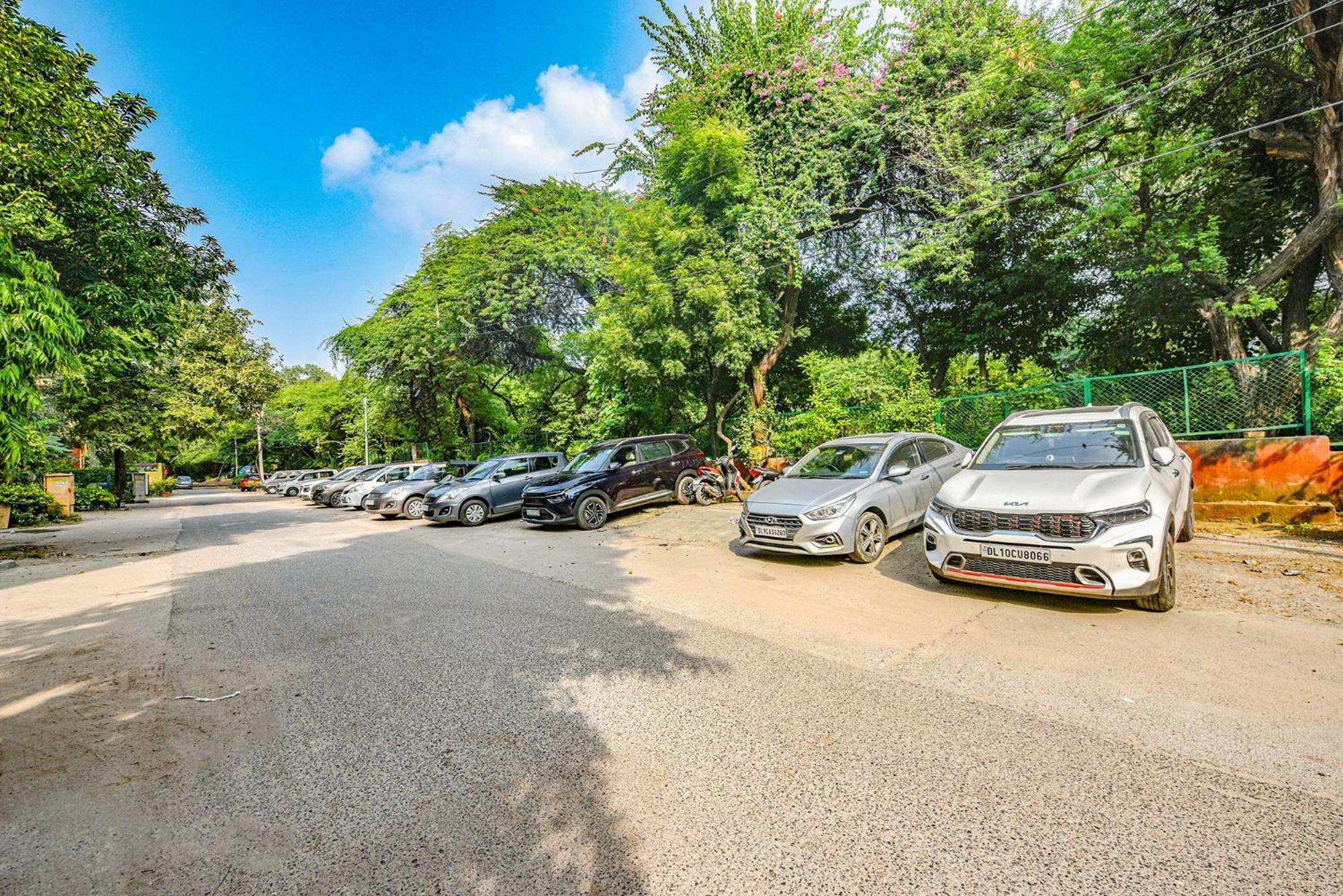 Fabhotel Aashraye New Delhi Bagian luar foto